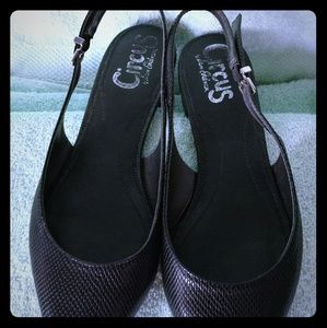 Black shoes low heel sling back